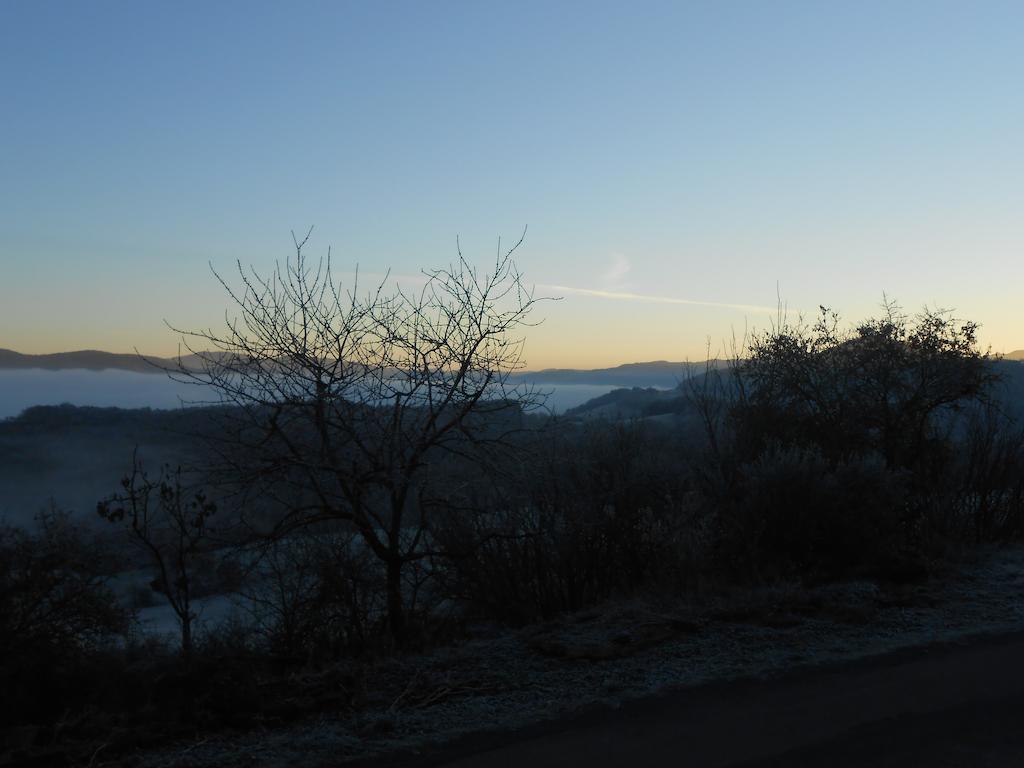 Gite Des Monts Saint-Izaire Exteriér fotografie