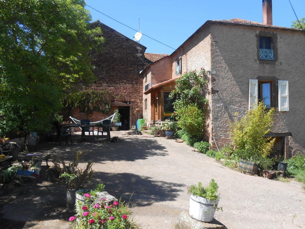 Gite Des Monts Saint-Izaire Exteriér fotografie