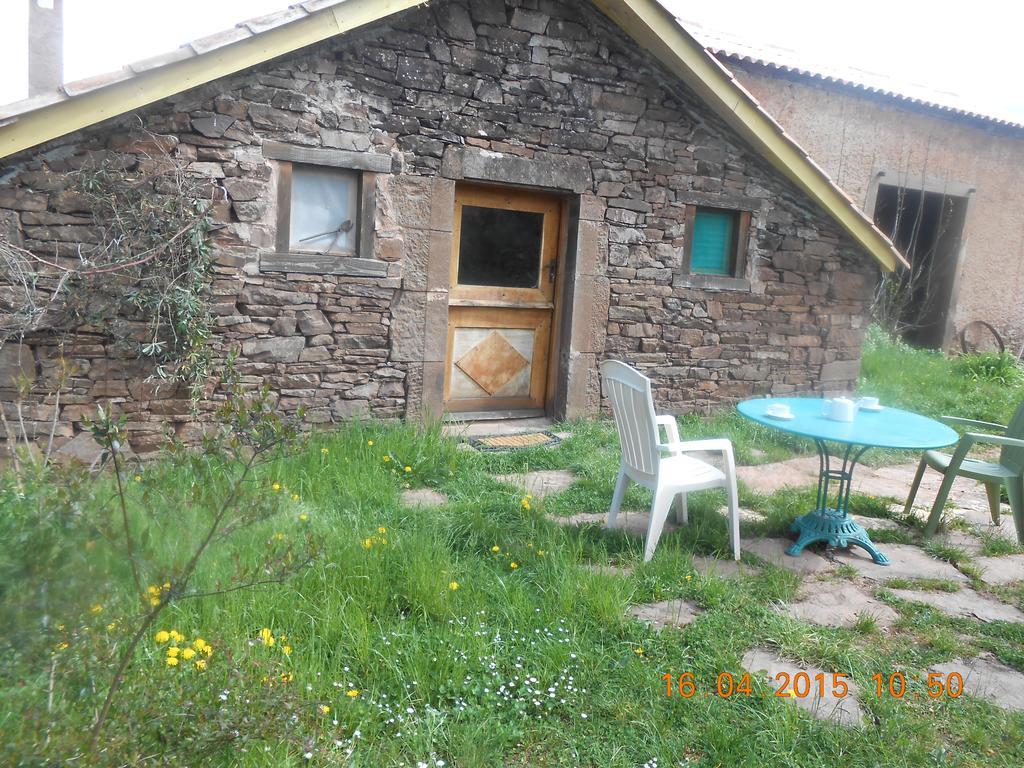 Gite Des Monts Saint-Izaire Exteriér fotografie